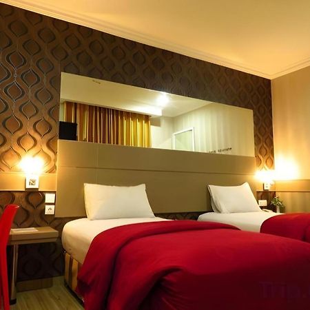 Hotel Menara Lexus Медан Екстер'єр фото